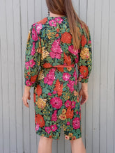 Charger l'image dans la galerie, Robe vintage Sabine - Cache cœur fleuri orange, fuchsia et vert. Taille M, 38 40