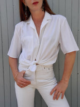 Charger l'image dans la galerie, Chemisette vintage Romane - Blanche à rayures. Taille XXL, 44, 46. Made in France