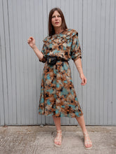 Charger l'image dans la galerie, Robe vintage Gaëlle - Plastron volanté en V. Motif Aztèque. Taille M, 38, 40. Made in France