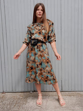 Charger l'image dans la galerie, Robe vintage Gaëlle - Plastron volanté en V. Motif Aztèque. Taille M, 38, 40. Made in France