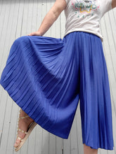 Charger l'image dans la galerie, Jupe culotte vintage Anna - Plissé permanent bleu électrique. Taille S, 36, 38. Made in France.