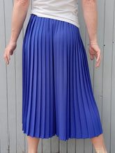 Charger l'image dans la galerie, Jupe culotte vintage Anna - Plissé permanent bleu électrique. Taille S, 36, 38. Made in France.