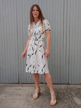 Charger l'image dans la galerie, Robe vintage Margault - Zébrée grise et noire. Toute boutonnée. Taille S, 36, 38.