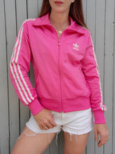 Charger l'image dans la galerie, Veste de sport vintage Karen - Adidas rose trois rayures blanches. Taille S, 36, 38. A logo