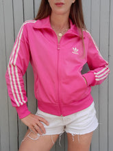 Charger l'image dans la galerie, Veste de sport vintage Karen - Adidas rose trois rayures blanches. Taille S, 36, 38. A logo