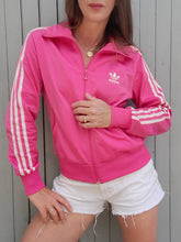 Charger l'image dans la galerie, Veste de sport vintage Karen - Adidas rose trois rayures blanches. Taille S, 36, 38. A logo
