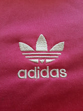 Charger l'image dans la galerie, Veste de sport vintage Karen - Adidas rose trois rayures blanches. Taille S, 36, 38. A logo