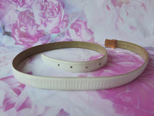 Charger l'image dans la galerie, Ceinture vintage Linette - Pierre Cardin. Cuir liége blanc. Taille 85. Made in France.