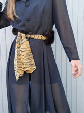 Charger l'image dans la galerie, Tour de cou vintage Laly - Fourrure synthetique et foulard léopard.