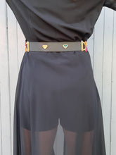 Charger l'image dans la galerie, Ceinture vintage Myriam - Croûte de cuir noir et strass multicolores. Cœurs. Taille ajustable.
