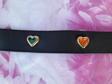 Charger l'image dans la galerie, Ceinture vintage Myriam - Croûte de cuir noir et strass multicolores. Cœurs. Taille ajustable.