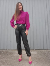 Charger l'image dans la galerie, Pantalon vintage Adélaïde - Cuir d'agneau noir. Taille L, 40, 42. Made in Belgium.