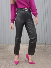 Charger l'image dans la galerie, Pantalon vintage Adélaïde - Cuir d'agneau noir. Taille L, 40, 42. Made in Belgium.