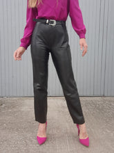 Charger l'image dans la galerie, Pantalon vintage Adélaïde - Cuir d'agneau noir. Taille L, 40, 42. Made in Belgium.