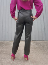Charger l'image dans la galerie, Pantalon vintage Adélaïde - Cuir d'agneau noir. Taille L, 40, 42. Made in Belgium.
