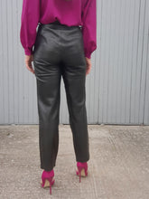 Charger l'image dans la galerie, Pantalon vintage Adélaïde - Cuir d'agneau noir. Taille L, 40, 42. Made in Belgium.
