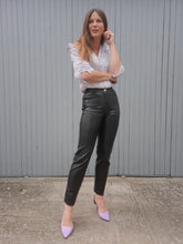 Charger l'image dans la galerie, Pantalon vintage Jordanne - Simili cuir noir. Taille XS, 34, 36.