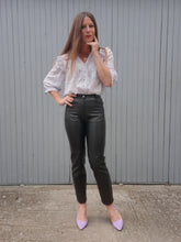 Charger l'image dans la galerie, Pantalon vintage Jordanne - Simili cuir noir. Taille XS, 34, 36.