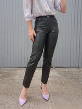 Charger l'image dans la galerie, Pantalon vintage Jordanne - Simili cuir noir. Taille XS, 34, 36.