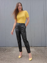 Charger l'image dans la galerie, Pantalon vintage Géorgia - Similicuir noir. Taille M, 38, 40. Karting. Made in France.