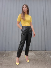 Charger l'image dans la galerie, Pantalon vintage Géorgia - Similicuir noir. Taille M, 38, 40. Karting. Made in France.