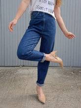 Charger l'image dans la galerie, Jean vintage Cécile - Jingler. Coupe boyfriend. Taille L, 40, 42. News Island Traffic.