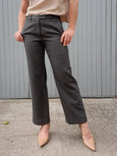 Charger l'image dans la galerie, Pantalon vintage Maëlle - Yves Saint Laurent. Rayures rouges. Taille S, 36, 38