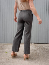 Charger l'image dans la galerie, Pantalon vintage Maëlle - Yves Saint Laurent. Rayures rouges. Taille S, 36, 38