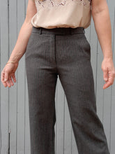 Charger l'image dans la galerie, Pantalon vintage Maëlle - Yves Saint Laurent. Rayures rouges. Taille S, 36, 38