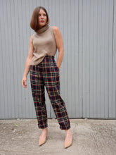 Charger l'image dans la galerie, Pantalon vintage Nora - Tartan bleu marine. Taille L, 40, 42.