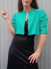 Charger l'image dans la galerie, Blazer vintage Faustine - Veste cropped vert à pois noirs. Taille S, 36, 38