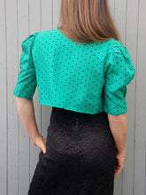 Charger l'image dans la galerie, Blazer vintage Faustine - Veste cropped vert à pois noirs. Taille S, 36, 38