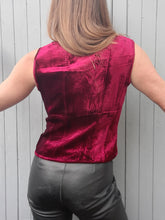 Charger l'image dans la galerie, Gilet sans manche Soline - Cacharel. Panne de Velours lie de vin. Taille L, 40, 42. Made in Italy.