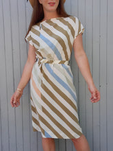 Charger l'image dans la galerie, Robe vintage Ariane - Rayures diagonales. Taille S, 36, 38. Gérard Pasquier
