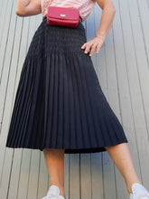 Charger l'image dans la galerie, Jupe vintage Élisa - Plissé noir. Taille M, 38, 40. Made in France.