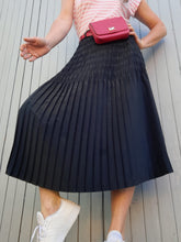 Charger l'image dans la galerie, Jupe vintage Élisa - Plissé noir. Taille M, 38, 40. Made in France.