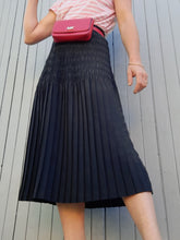 Charger l'image dans la galerie, Jupe vintage Élisa - Plissé noir. Taille M, 38, 40. Made in France.