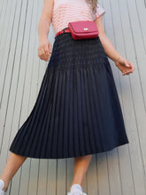 Charger l'image dans la galerie, Jupe vintage Élisa - Plissé noir. Taille M, 38, 40. Made in France.