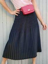 Charger l'image dans la galerie, Jupe vintage Élisa - Plissé noir. Taille M, 38, 40. Made in France.