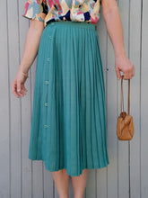 Charger l'image dans la galerie, Jupe vintage Wanda - Plissée verte. Boutons sur le côté. Taille S, 36, 38. Made in France.
