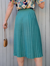Charger l'image dans la galerie, Jupe vintage Wanda - Plissée verte. Boutons sur le côté. Taille S, 36, 38. Made in France.