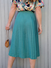 Charger l'image dans la galerie, Jupe vintage Wanda - Plissée verte. Boutons sur le côté. Taille S, 36, 38. Made in France.