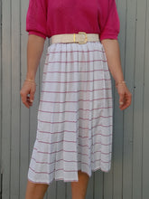 Charger l'image dans la galerie, Jupe vintage Léonie - Rayé fuchsia et blanc. Plissé permanent. Taille S, 36, 38.