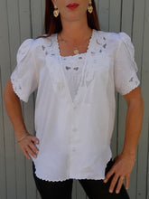 Charger l'image dans la galerie, Blouse vintage Loéline - Broderies ajourées blanc irisé. Taille XL, 42, 44.