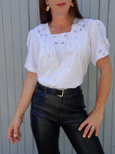 Charger l'image dans la galerie, Blouse vintage Loéline - Broderies ajourées blanc irisé. Taille XL, 42, 44.