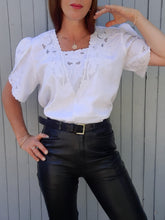 Charger l'image dans la galerie, Blouse vintage Loéline - Broderies ajourées blanc irisé. Taille XL, 42, 44.