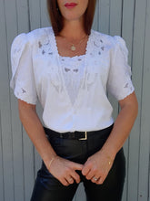 Charger l'image dans la galerie, Blouse vintage Loéline - Broderies ajourées blanc irisé. Taille XL, 42, 44.
