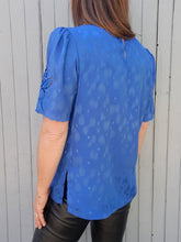 Charger l'image dans la galerie, Top vintage Félicie - Bleu roi, broderies ajourées. Taille M, 38, 40.