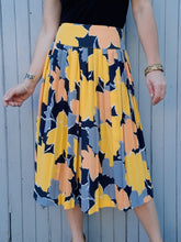 Charger l'image dans la galerie, Jupe vintage Léa - Plissée fleurie. Taille M, 38, 40. Hammer.
