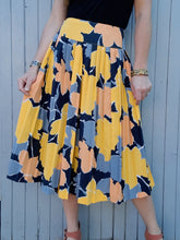 Charger l'image dans la galerie, Jupe vintage Léa - Plissée fleurie. Taille M, 38, 40. Hammer.